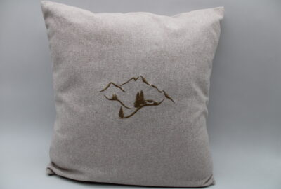 Housse de coussin brodée Montagne