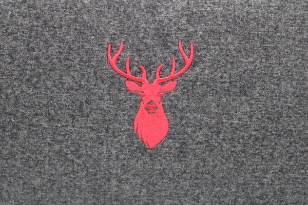 Housse de coussin brodée Tête de Cerf – Image 2