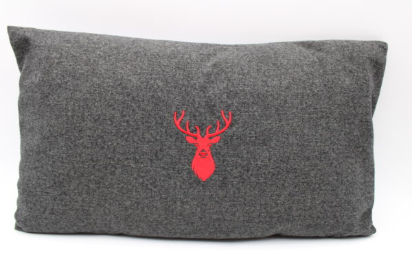 Housse de coussin brodée Tête de Cerf – Image 3