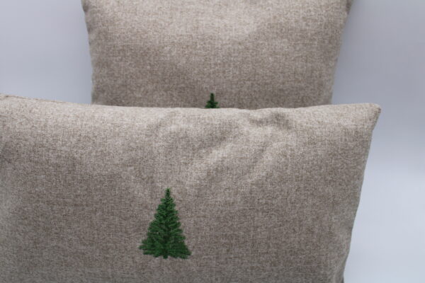 Housse de coussin brodée Sapin – Image 4