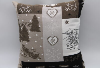 Coussin Nopial noir montagne en tissu jacquard 40cm x 40cm