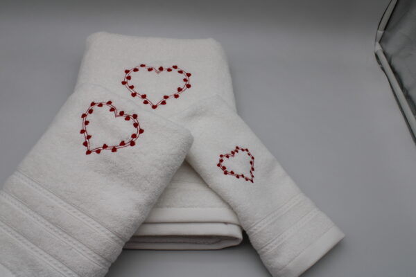 Linge éponge blanc et coeurs brodés – Image 4