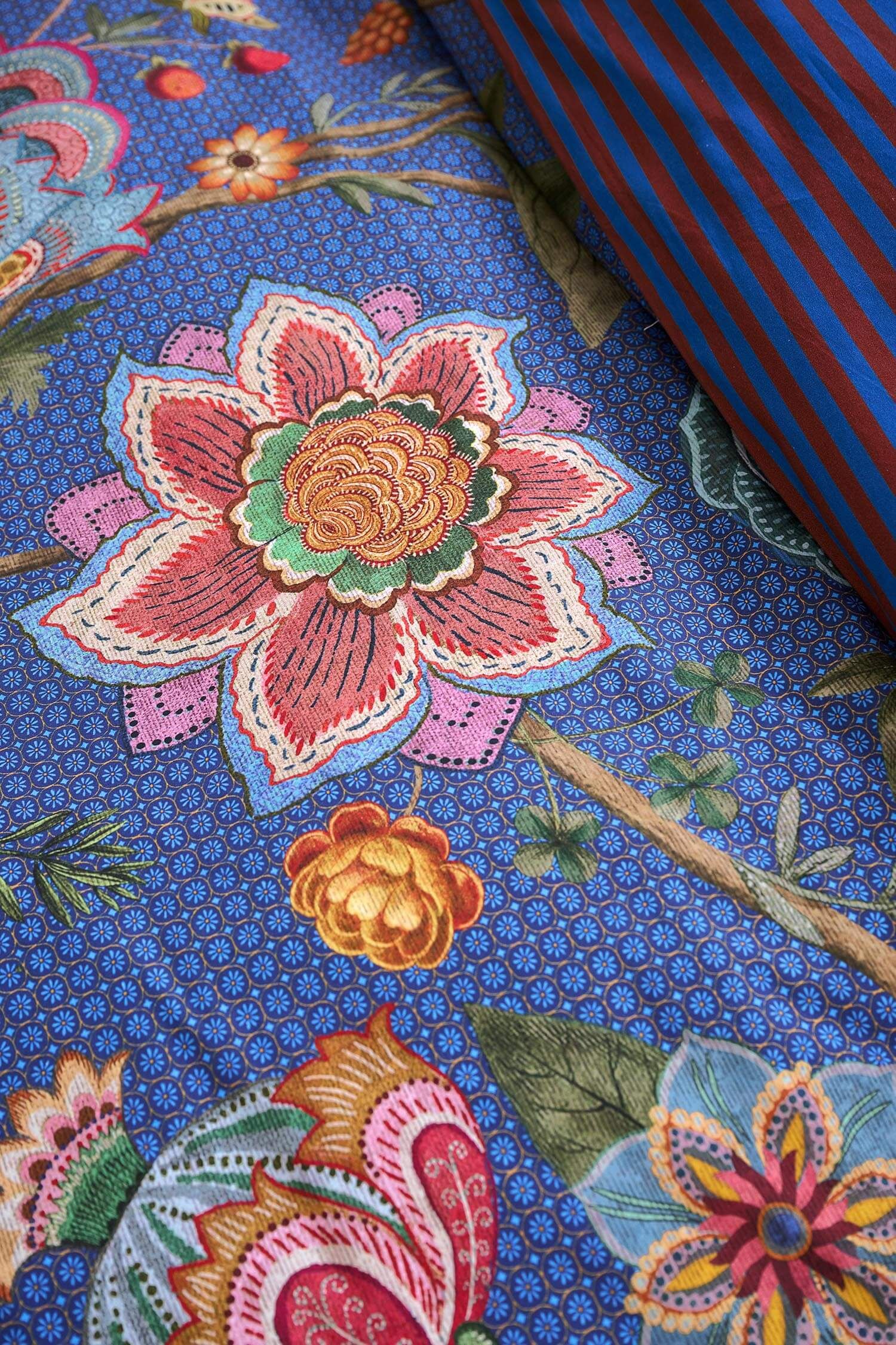 La corde à Linge - L'esprit montagne - voilages rideaux bain linge de maison Vosges Gérardmer Linge de lit Pip Studio : Bombay bold bleu foncé percale coton – Image 4