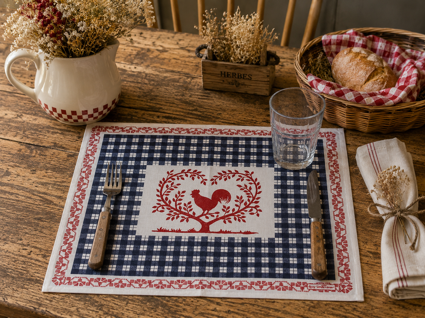 La corde à Linge - L'esprit montagne - voilages rideaux bain linge de maison Vosges Gérardmer Set de table campagne vichy bleu et blanc – Décor coeur et coq – 40,5 x 49,5 cm