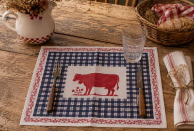 Set de table campagne vichy bleu et blanc – Décor vache – 40,5 x 49,5 cm