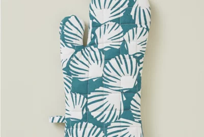 Gant de cuisine Baléares bleu par Sylvie Thiriez