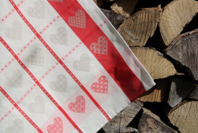 Torchon Coeur écru et rouge