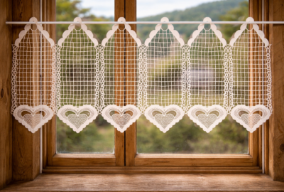La corde à Linge - L'esprit montagne - voilages rideaux bain linge de maison Vosges Gérardmer Brise bise - Voilage macramé coeurs