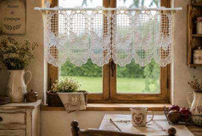 Brise-bise en macramé Papillon - déco cuisine campagne