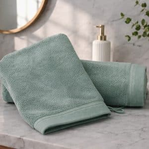 Gamme de linge de bain en éponge unie 580g/m² avec gant et serviettes assorties