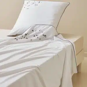 Drap brodé Promesse en percale blanche Sylvie Thiriez
