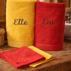 Ensembles serviette et gant Elle Safran et Lui Tomette en situation
