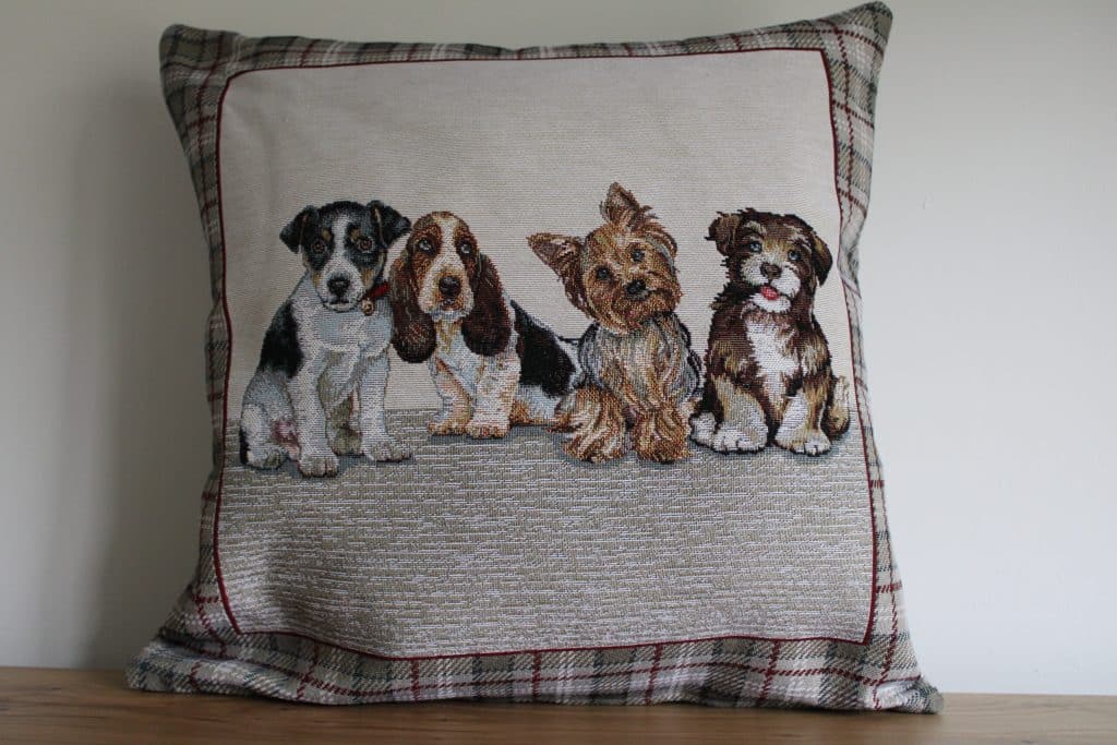 Housse de coussin jacquard Petits Chiens 45cm x 45cm – vue d’ensemble