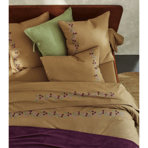 Linge de lit Poésie brodé – vue du lit