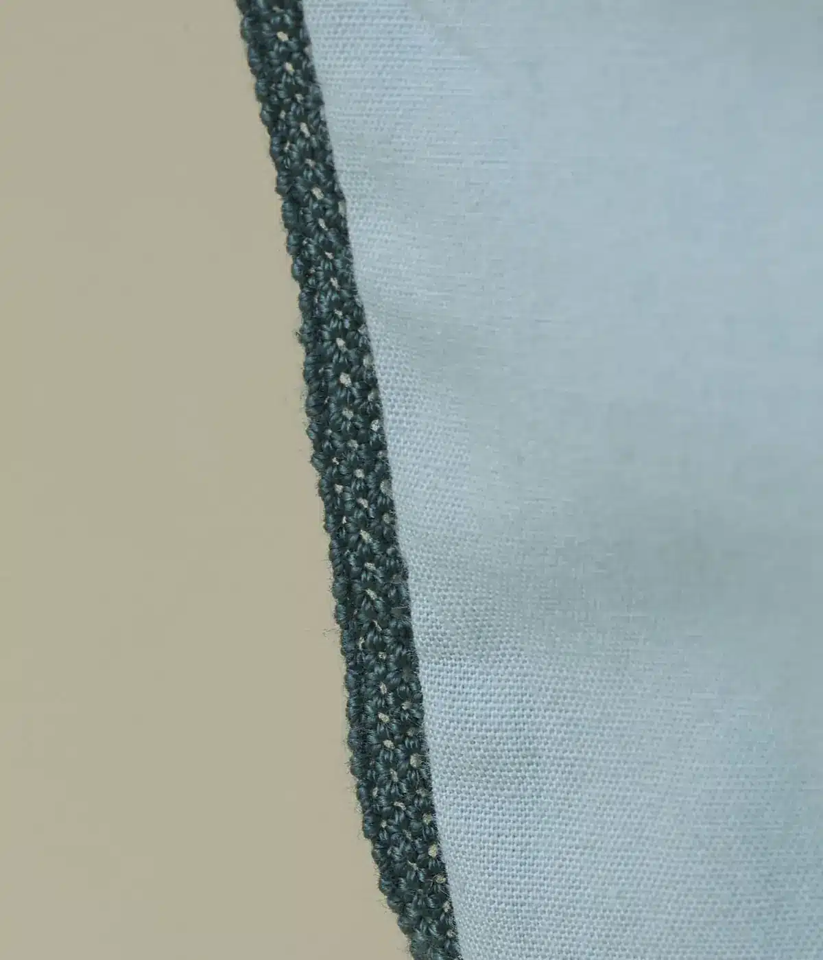 Taie d’oreiller brodée La vie des plaines en percale 80 fils/cm²
