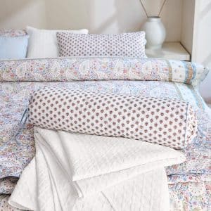 Traversin Jaipur Flower bleu clair – mise en situation