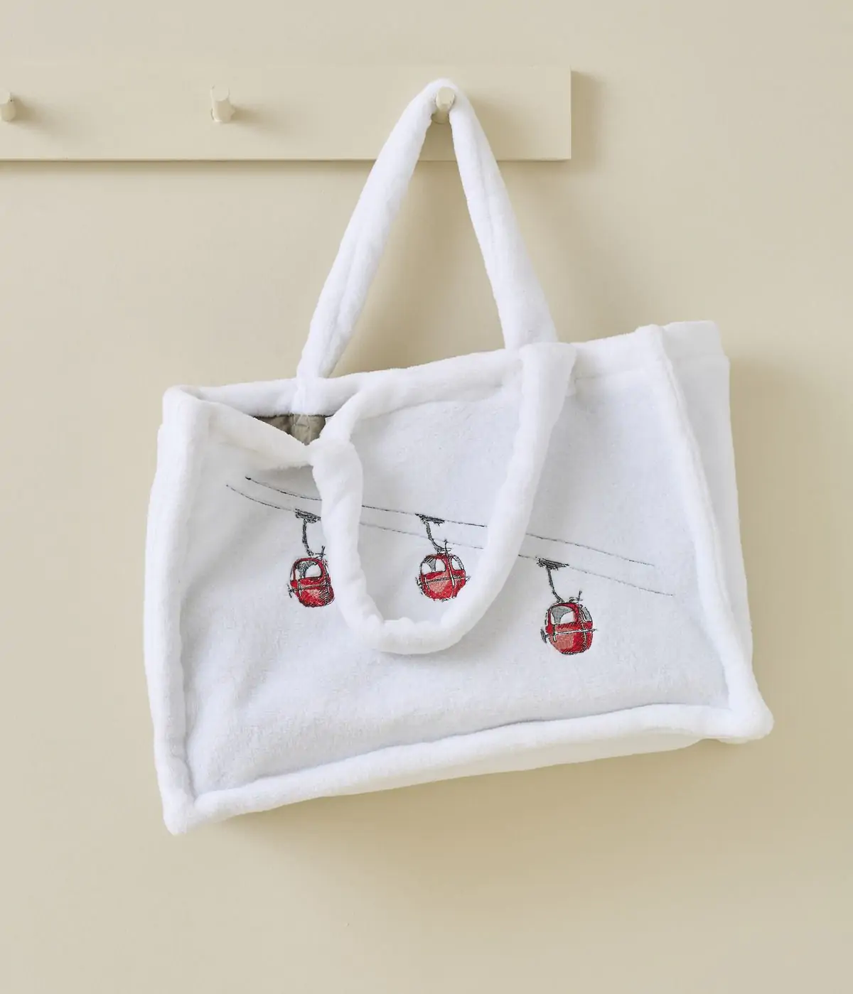 Tote bag polaire velours brodé RDV au sommet, téléphériques rouges et montagnes – Sylvie Thiriez